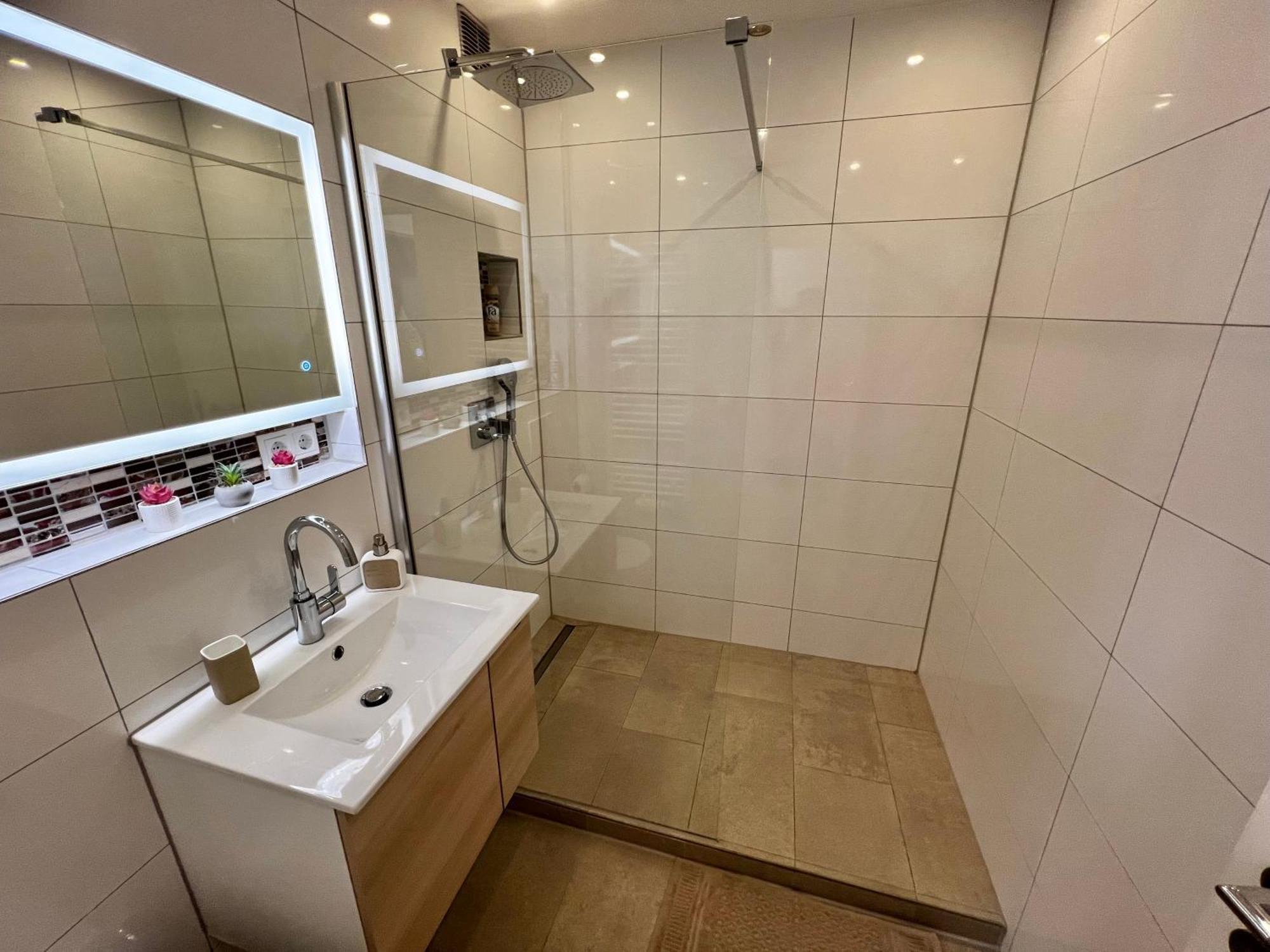 Lilis Apartment Mit Balkon 아우크스부르크 외부 사진