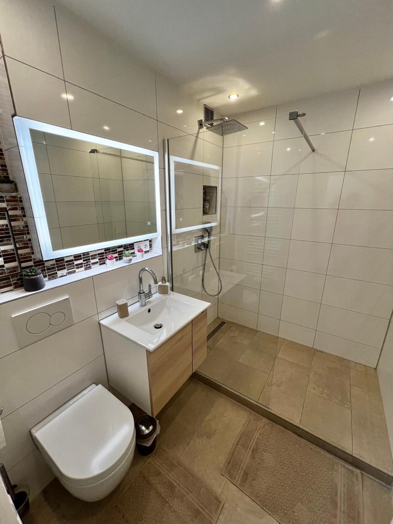 Lilis Apartment Mit Balkon 아우크스부르크 외부 사진